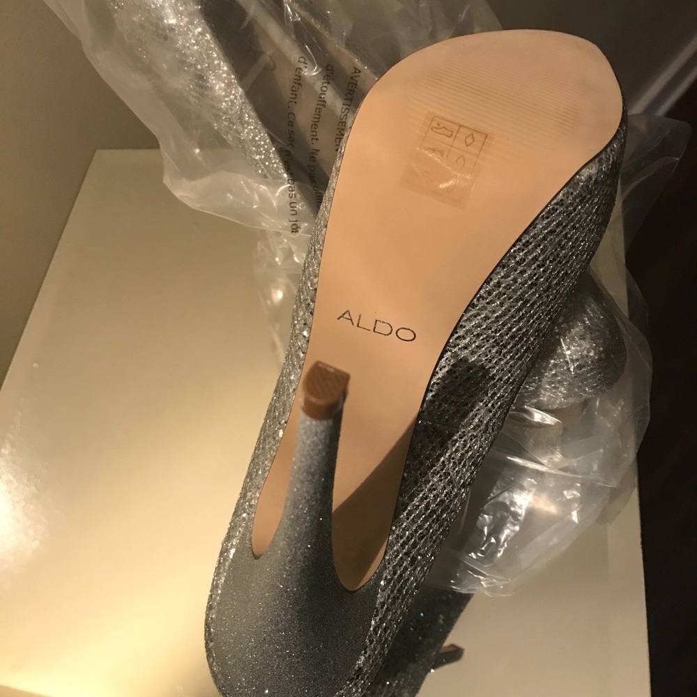 Shoe - Picture 4 of 4